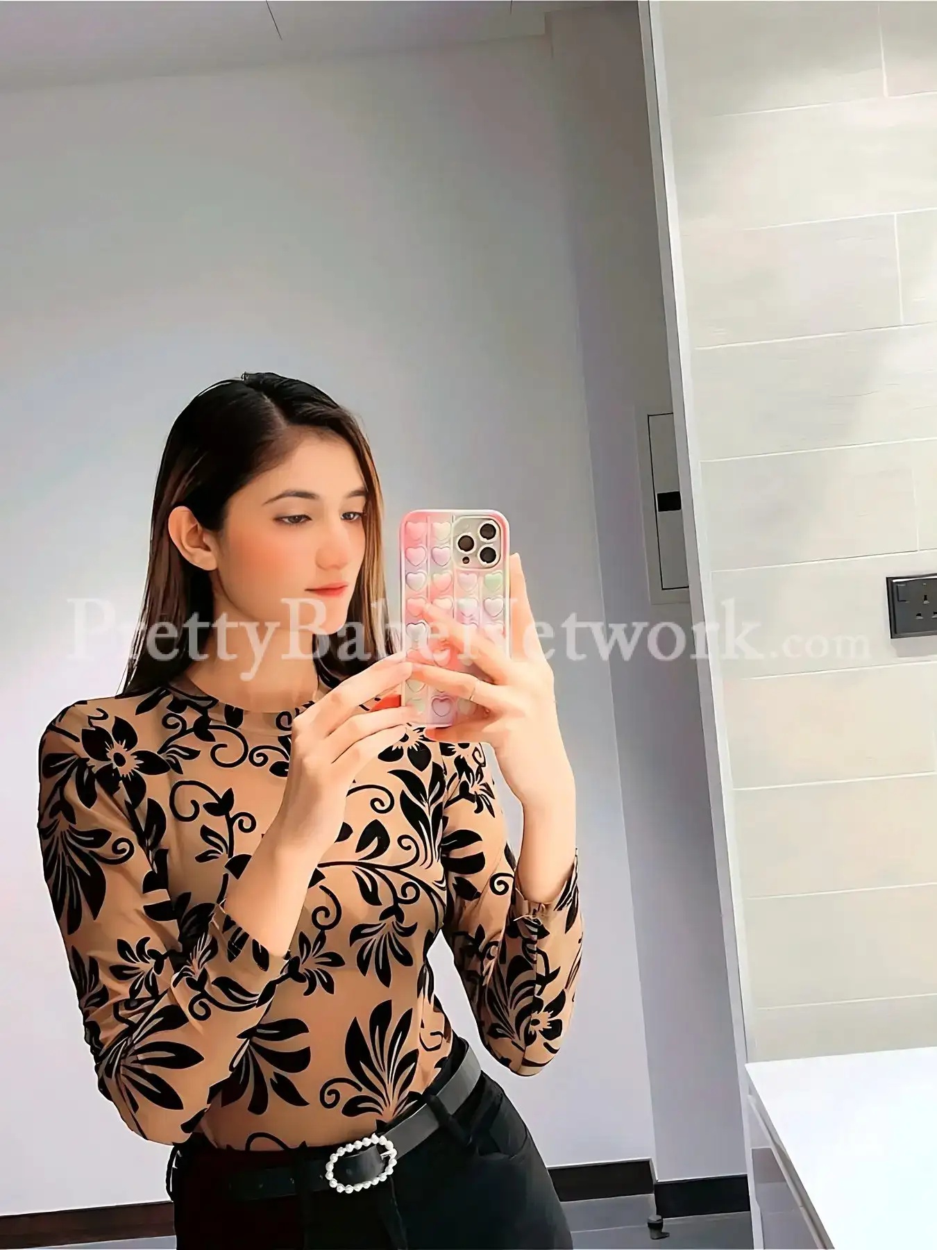 Experience Luxury with 21-year-old Girl Arohi Sharma in Benson Town